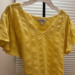 Beautiful Yellow Textured Blouse with gorgeous flowy cap sleeves!